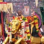 மதுரையில் கோலாகலம் … பச்சைப் பட்டு உடுத்தி வைகை ஆற்றில் எழுந்தருளினார் கள்ளழகர்!