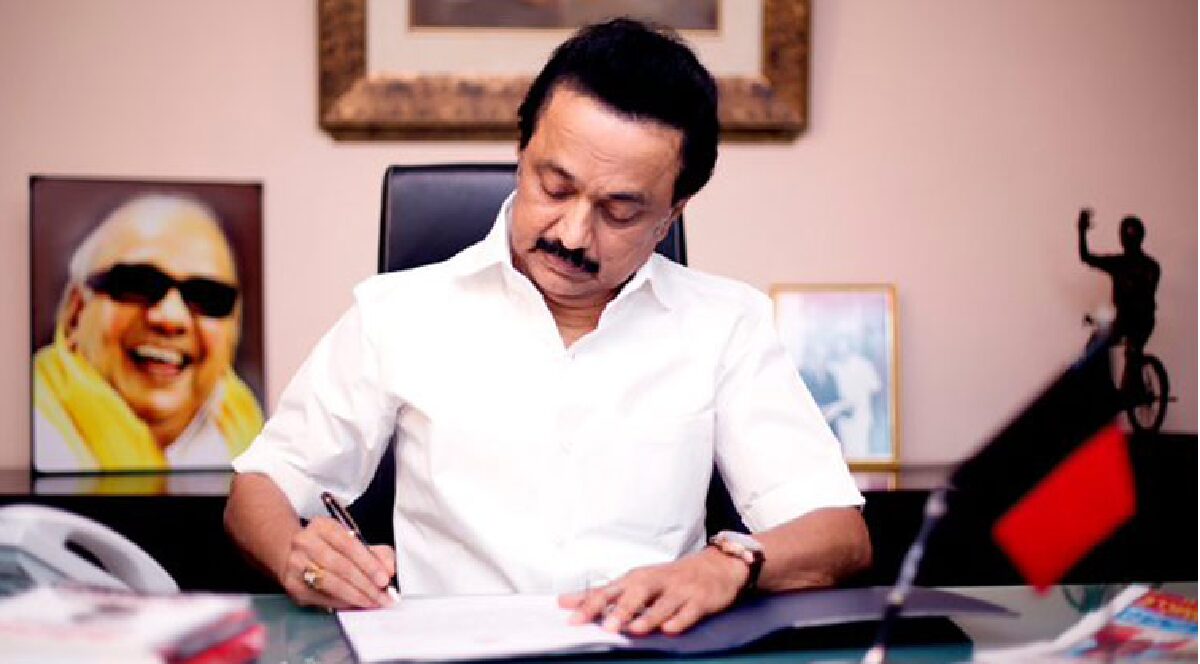 Stalin writes Partymen